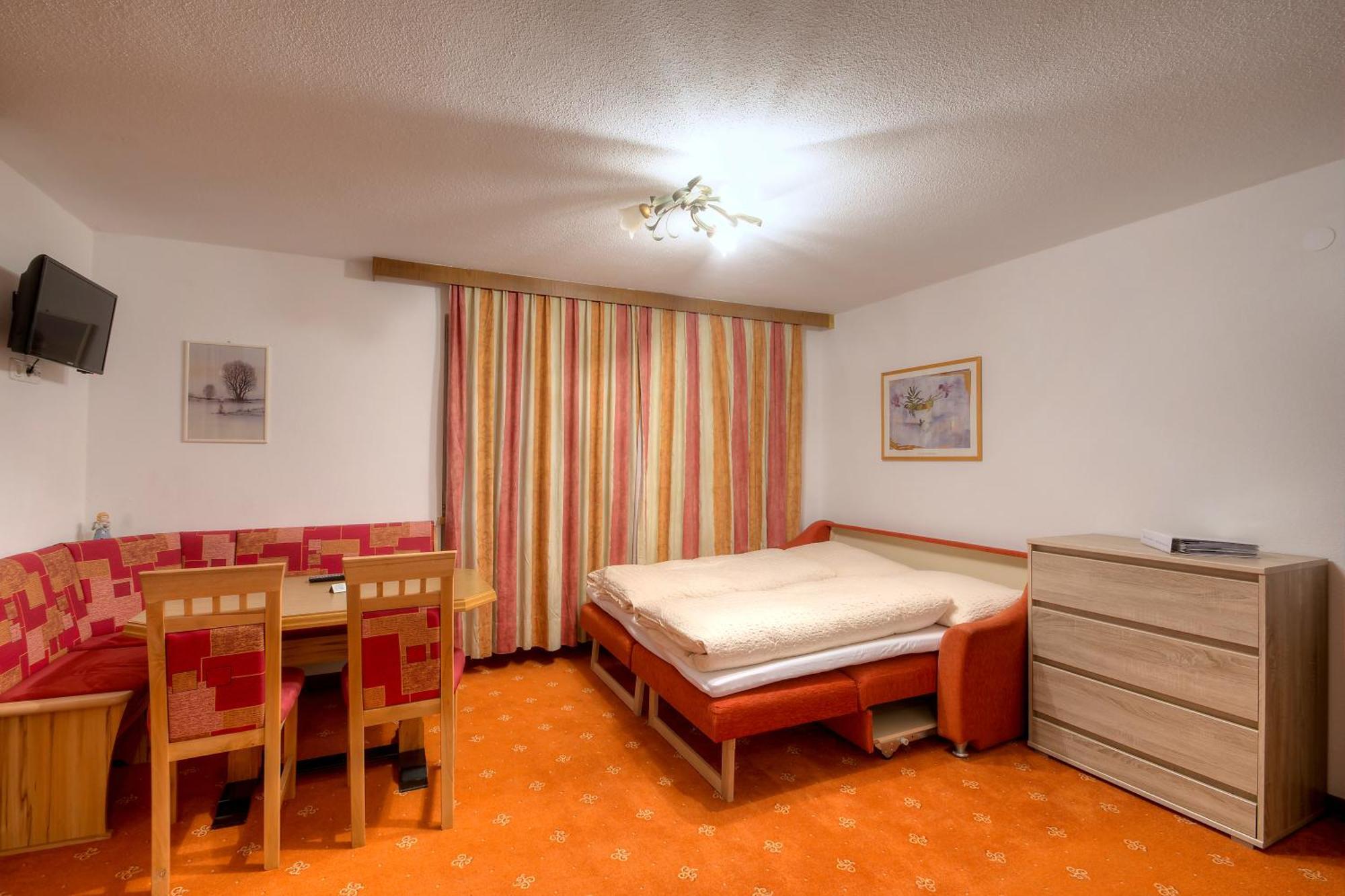 Ferienhaus Bergkristall Pettneu am Arlberg Room photo